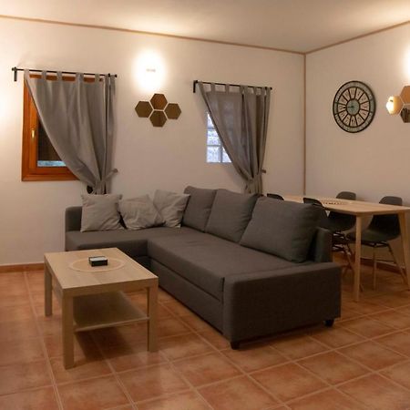 Apartamentos Erlueta กาลาตายุด ภายนอก รูปภาพ