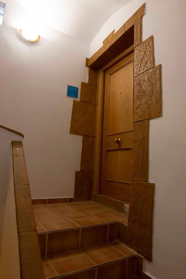 Apartamentos Erlueta กาลาตายุด ภายนอก รูปภาพ